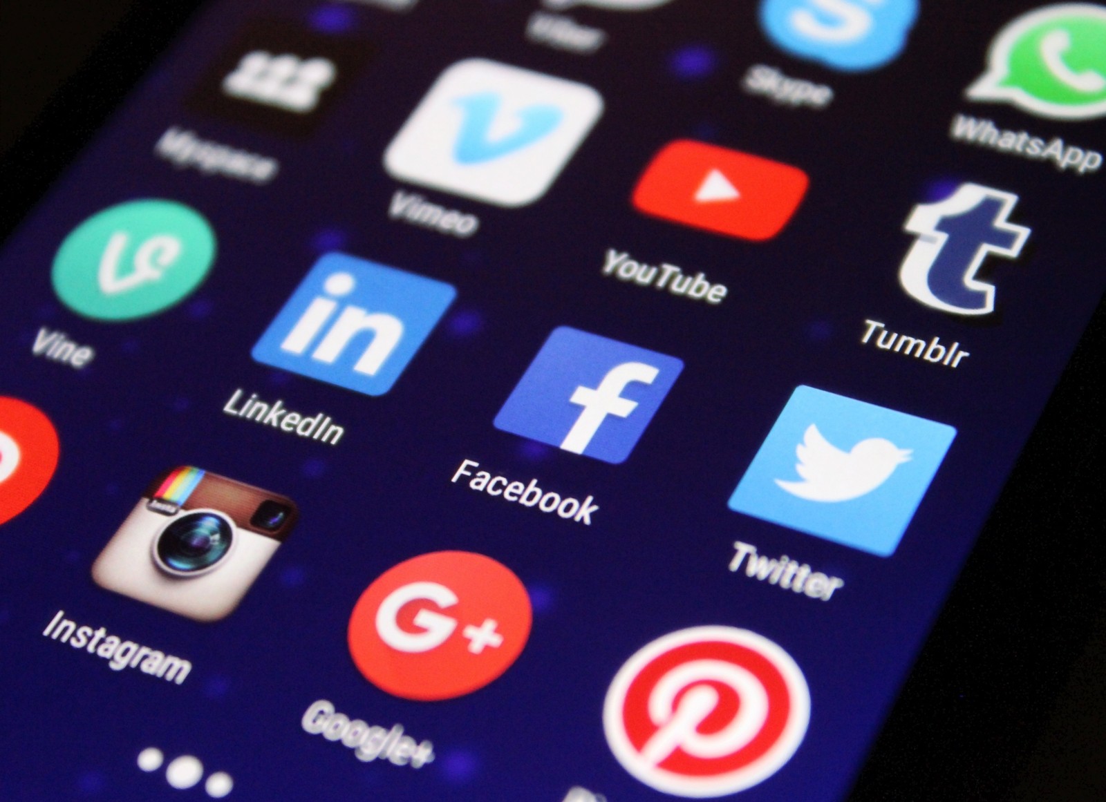 MASTROiNCHIOSTRO >> stampa, grafica, web design, social media manager